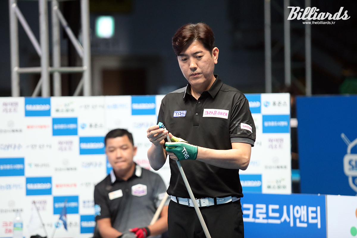 '킹스맨' 김재근(크라운해태)이 프로당구 2차 투어 '실크로드&안산 PBA 챔피언십' 128강전에서 베트남 강호 응우옌득안찌엔(하이원리조트)을 세트스코어 3-1로 꺾었다. 사진=안산/김민영 기자 