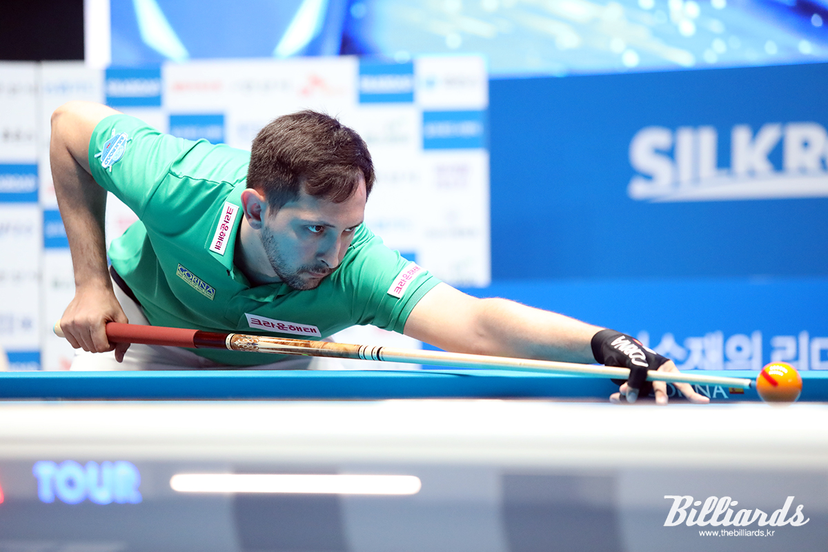 다니엘 산체스(에스와이)를 꺾은 다비드 마르티네스(크라운해태).  사진=안산/이용휘 기자