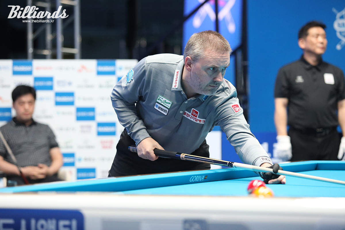 이태호를 세트스코어 3-0으로 꺾고 1차 투어 128강 탈락을 만회한 프레데릭 쿠드롱(웰컴저축은행)