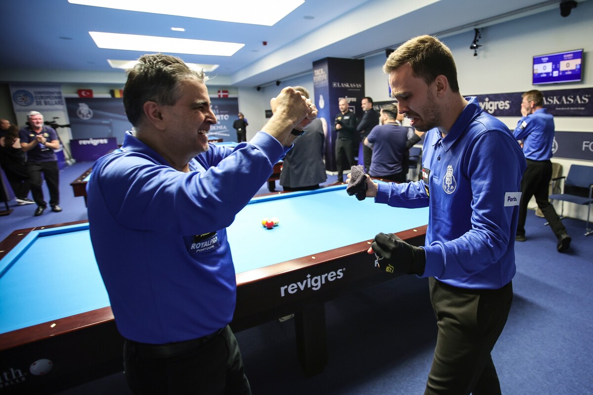 우승을 기뻐하는 FC 포르투 선수들.   사진=유럽당구연맹 제공