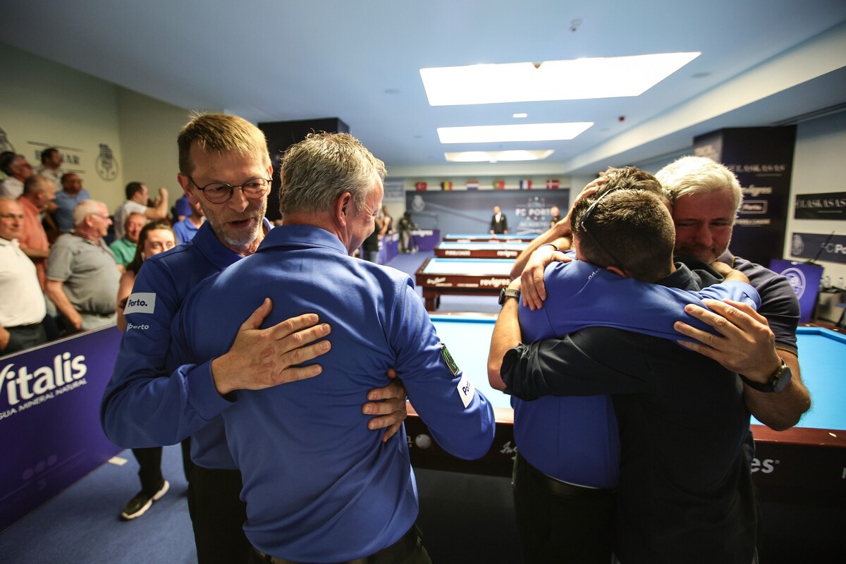 우승에 기뻐하는 FC 포르투 선수들.  사진=유럽당구연맹 제공