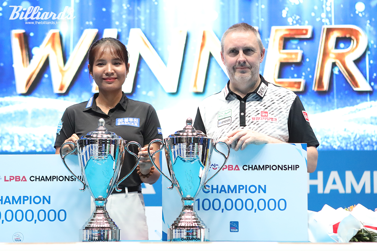 사건의 발단이 된 스롱과 쿠드롱의 우승자 동반 사진 촬영. 사진=이용휘 기자