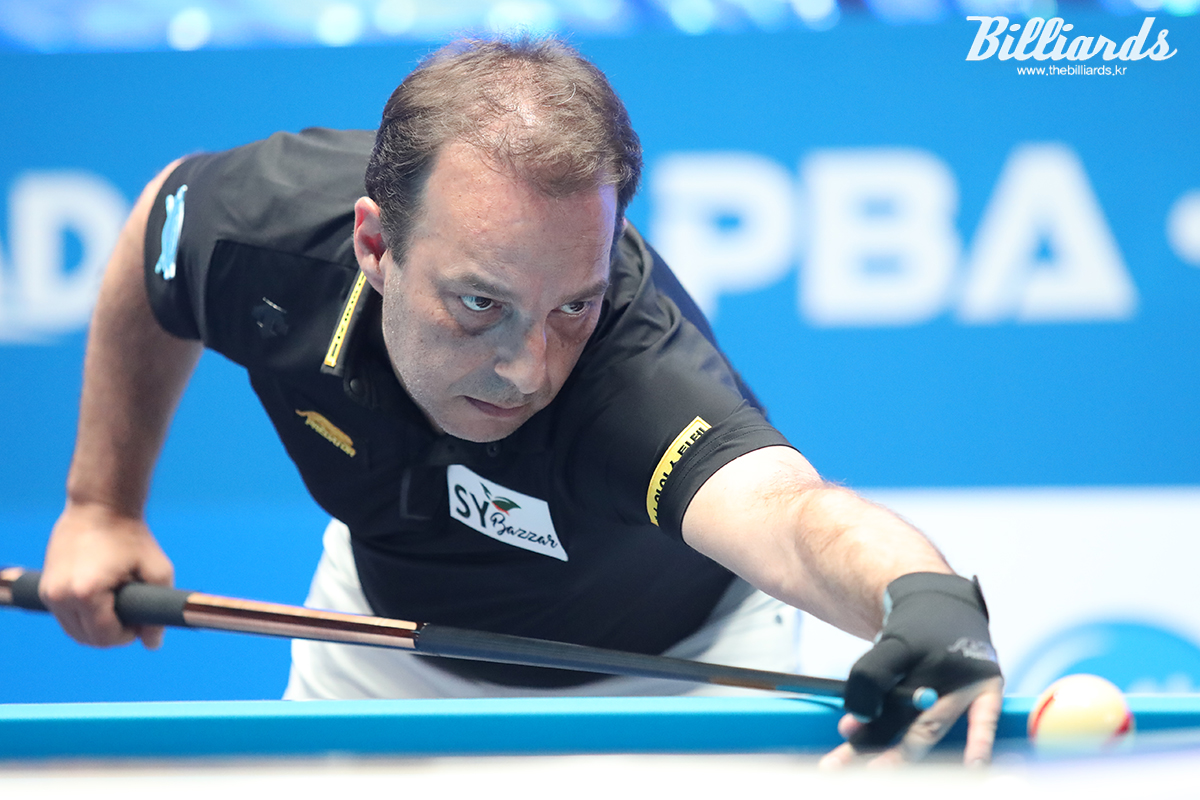 '3쿠션 사대천왕' 다니엘 산체스(에스와이)가 3차 투어 128강전에서 승리하며 프로당구 투어 데뷔승을 기록했다.  빌리어즈 자료사진