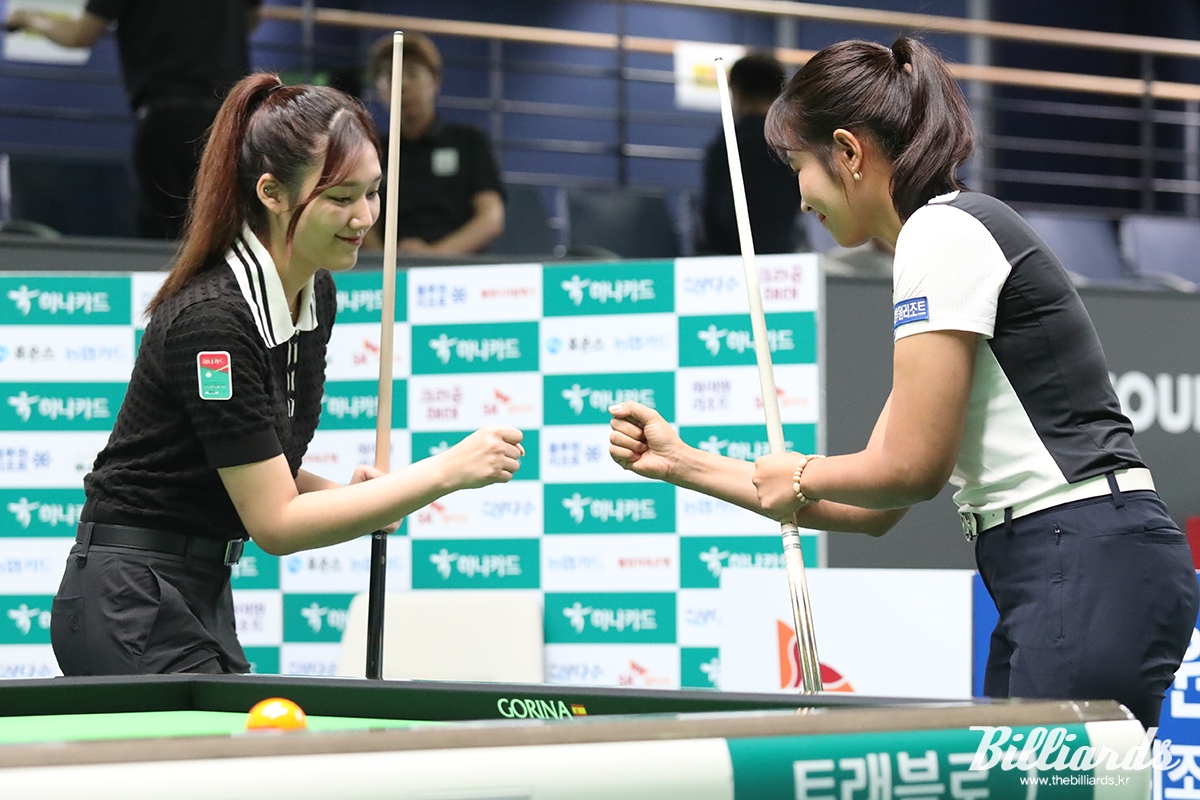 경기 전 인사를 나누는 권발해와 스롱 피아비. 사진=고양/이용휘 기자