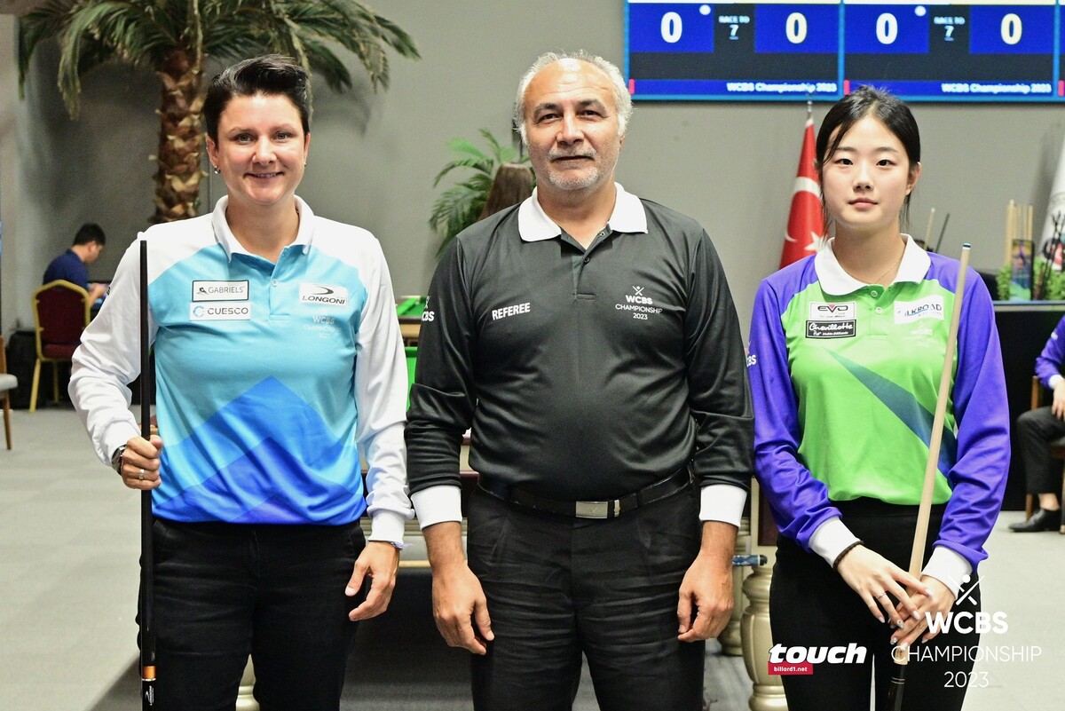 클롬펜하우어와의 경기에 앞서 기념 촬영을 하는 허채원.  사진=WCBS/TOUCH