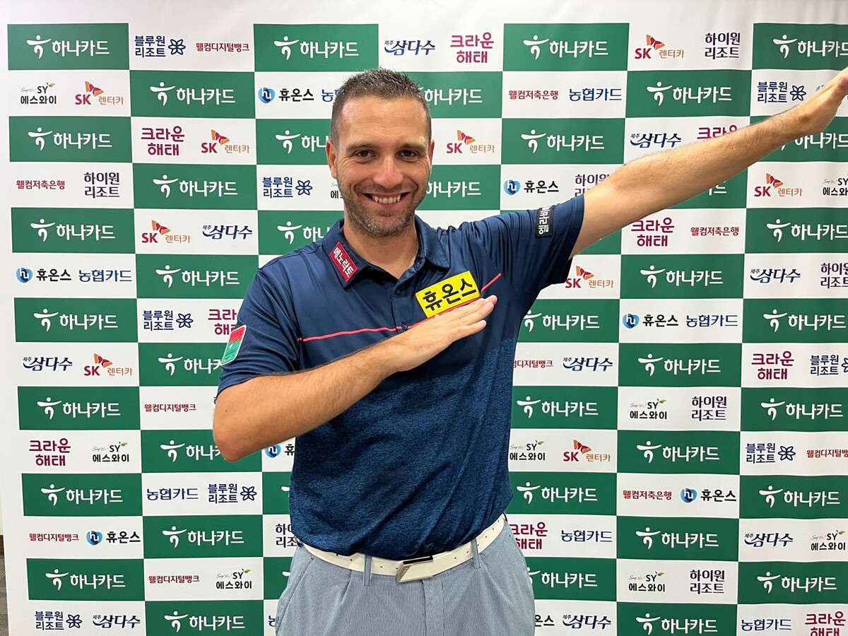 두 대회 연속 퍼펙트큐를 터트린 하비에르 팔라존(휴온스).   사진=PBA 제공