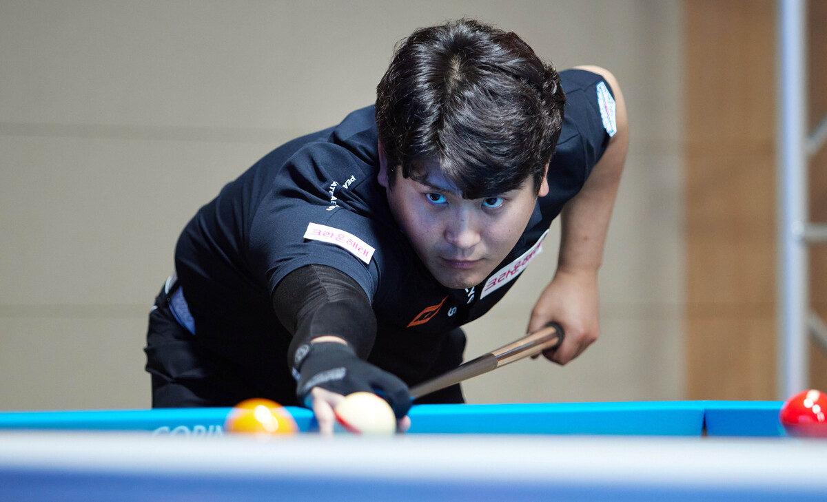 응우옌득안찌엔(하이원리조트)을 승부치기에서 꺾은 오태준(크라운해태).  사진=PBA 제공 