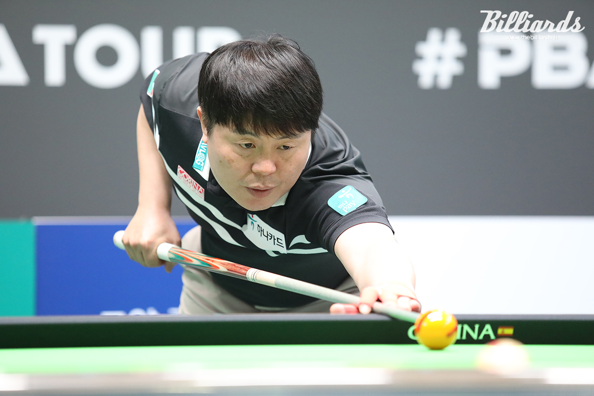 매우 아쉬운 승부였음에도 불구하고 김병호는 프로답게 상대 선수를 축하하는 모습을 보여 당구 팬들의 찬사가 쏟아졌다.   사진=고양/이용휘 기자