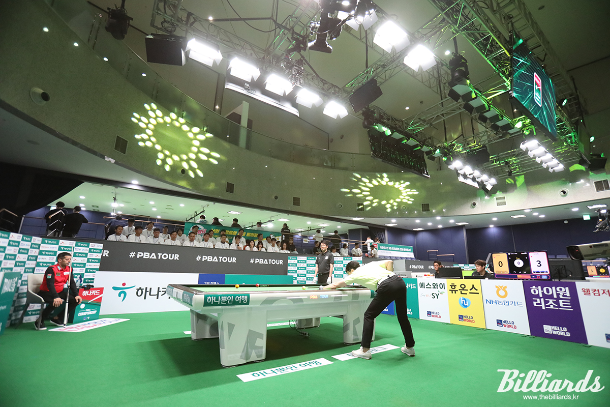 '고양 킨텍스 PBA 스타디움'에서 열린 PBA 투어 첫 128강전에서 무랏 나시 초클루와 오성욱이 대결하고 있다. 사진=고양/이용휘 기자