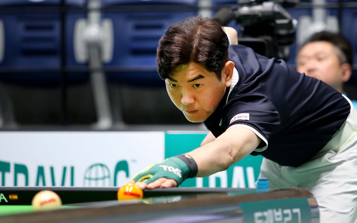 5세트 9:9에서 천금 같은 기회를 살려 11:9로 승리한 '킹스맨' 김재근(크라운해태).  사진=PBA 제공