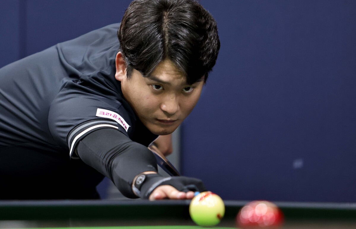 오태준(크라운해태)은 비롤 위마즈(웰컴저축은행)와 10:10의 매치포인트 싸움을 벌였으나, 아쉽게 마무리를 못 하고 패했다.  사진=PBA 제공