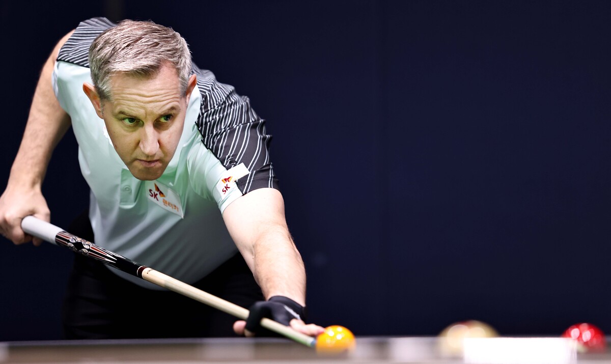 에디 레펜스(SK렌터카)는 26일 열린 3차 투어 '하나카드 PBA 챔피언십' 16강전에서 무랏 나시 초클루(하나카드)에게 세트스코어 0-2에서 3-2로 대역전승을 거두고 8강에 진출했다.  사진=PBA 제공