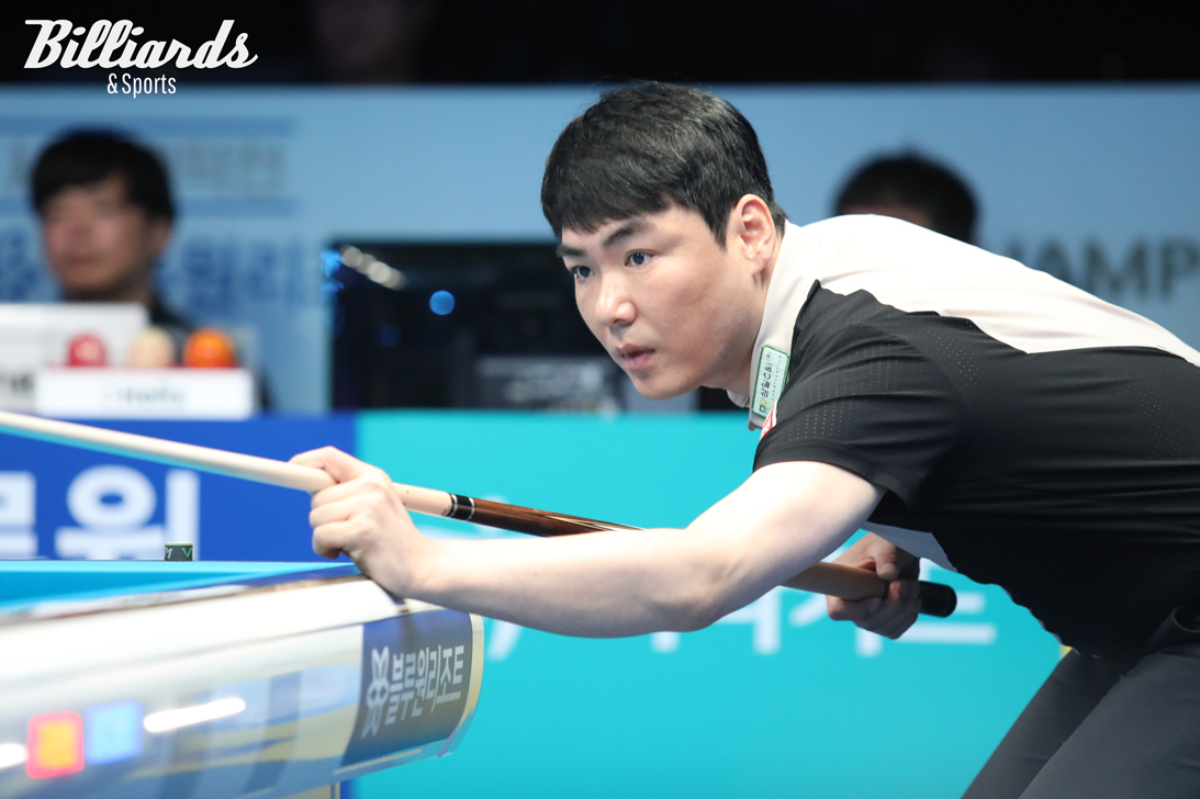 김재근에게 마지막 5세트에서 패해 탈락한 이상대.  빌리어즈 자료사진