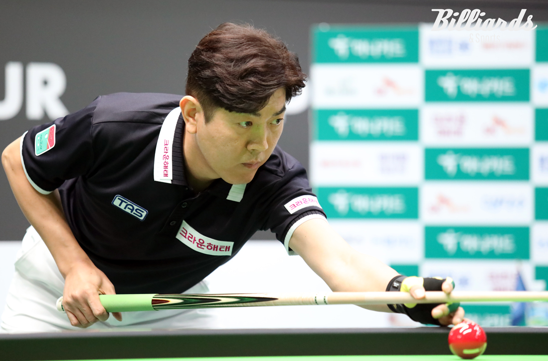 '킹스맨' 김재근(크라운해태)이 8강전에서 이상대(웰컴저축은행)를 세트스코어 3-2로 누르고 준결승에 진출했다.   사진=고양/이용휘 기자