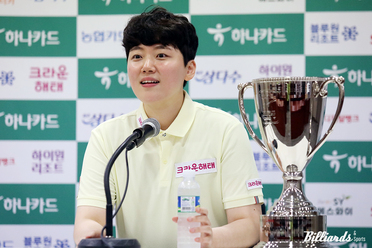 우승 직후 기자회견에서 질문을 경청하고 있는 백민주. 사진=고양/이용휘 기자