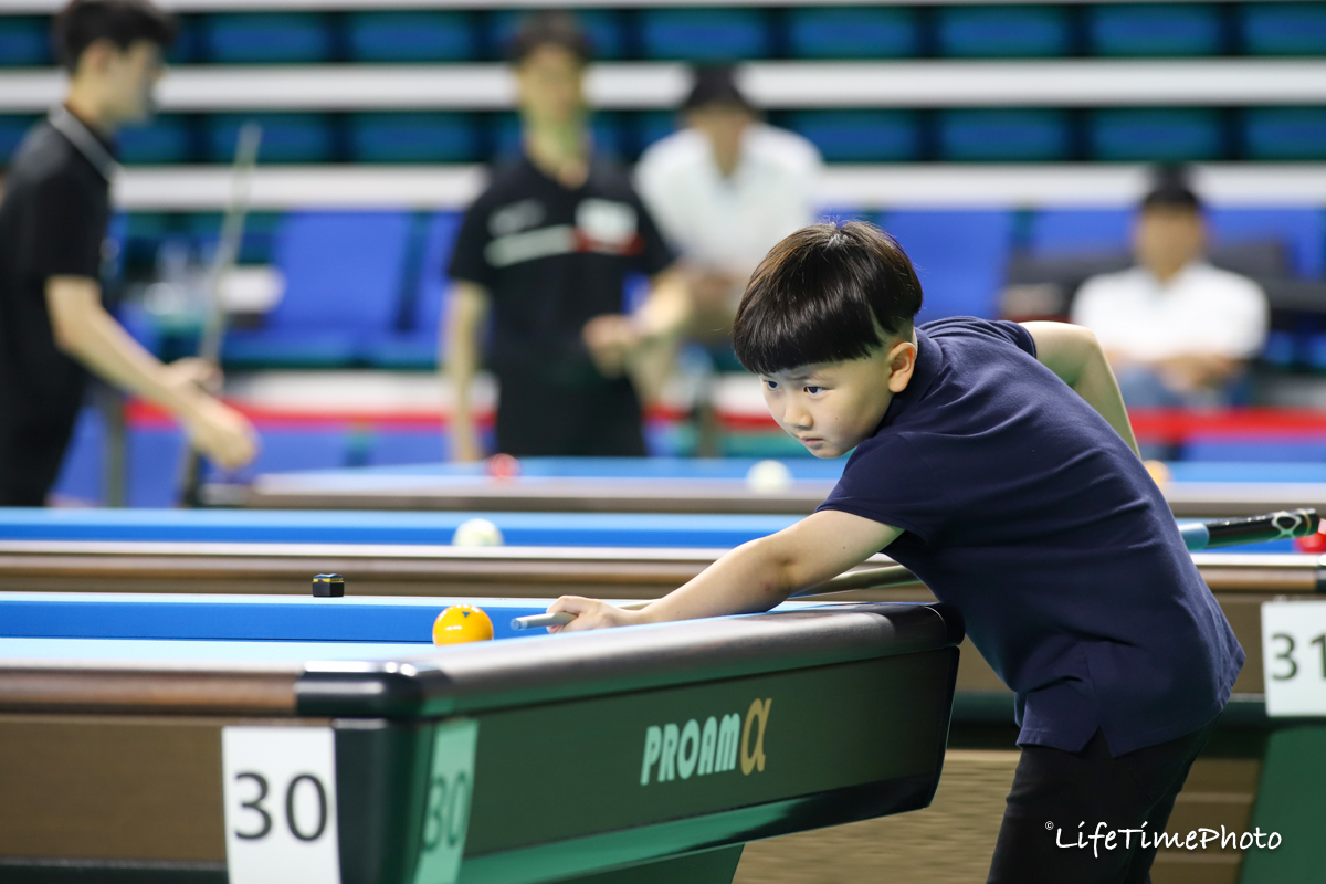 캐롬 1쿠션 초등부 경기 장면.  사진=KBF 제공