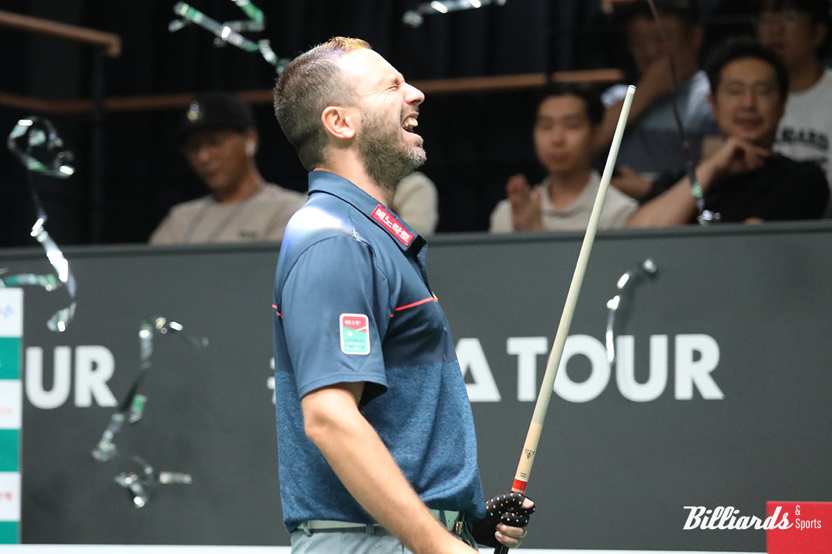 하비에르 팔라존이 뤼피 체넷을 꺾고 오래 기다린 두 번째 우승 트로피를 손에 넣었다. 우승이 확정된 후 포효하는 팔라존. 사진=이용휘 기자