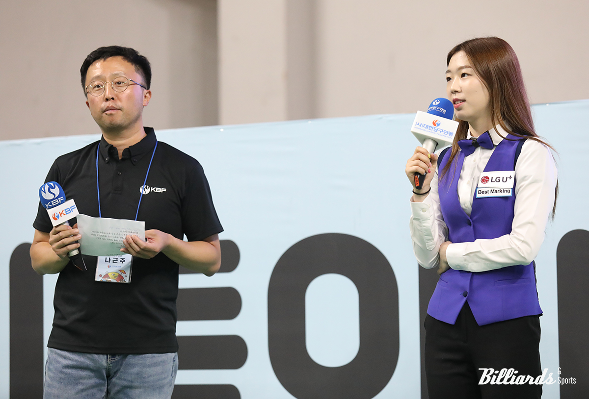 대한당구연맹 나근주 사무처장(좌)과 토크 콘서트를 진행하고 있는 서서아(우). 사진=천안/이용휘 기자