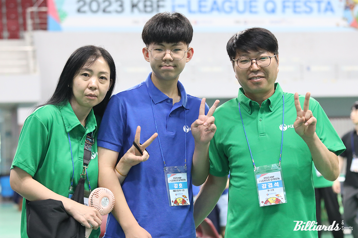 강경석 씨 가족. 왼쪽부터 엄마 음정연, 아들 강호, 아빠 강경석. 사진=천안/이용휘 기자