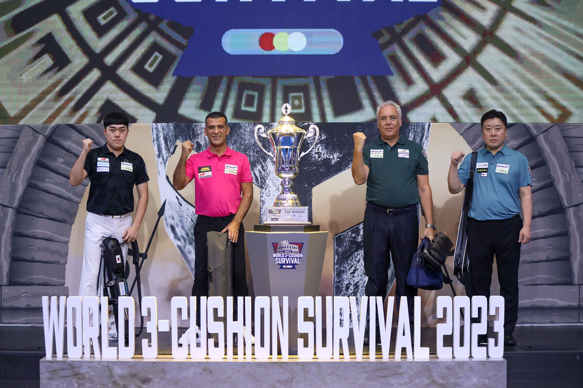 준결승 A조 경기에 입장하는 선수들. 왼쪽부터 김준태, 타스데미르., 자네티, 조치연.