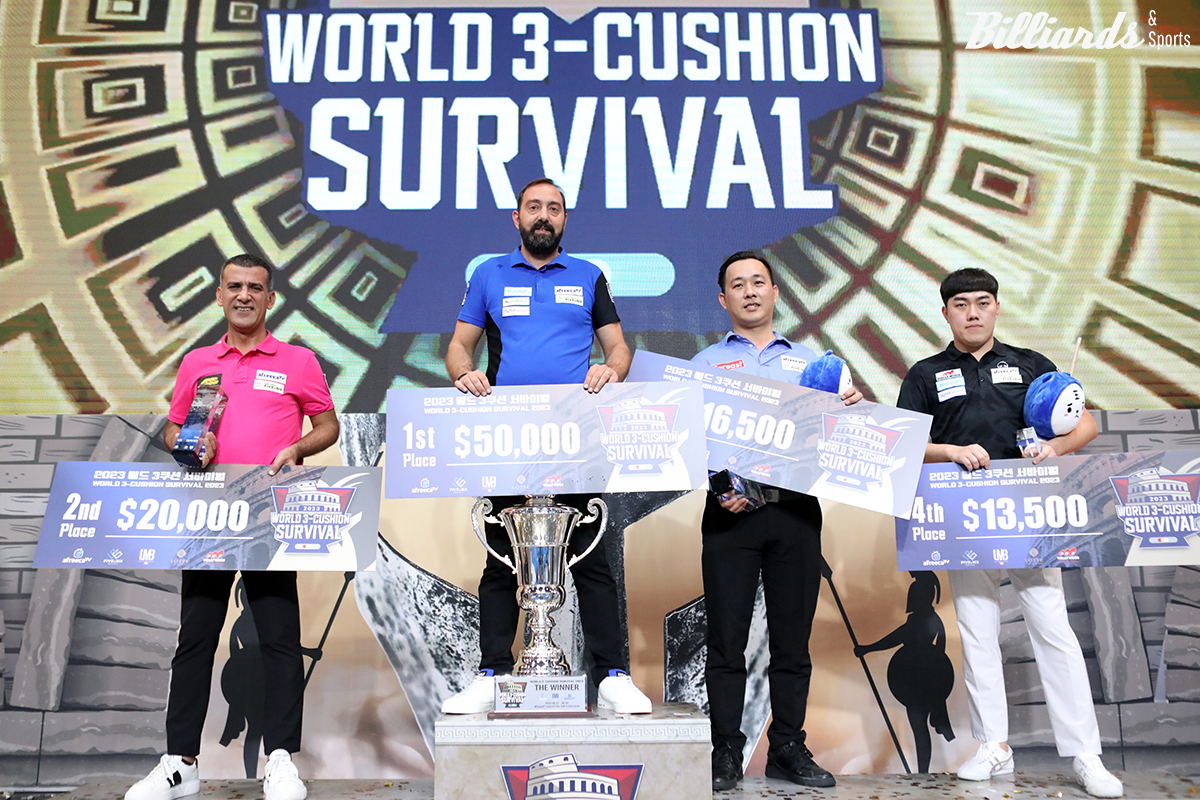 시상대에 선 4명의 파이널리스트.