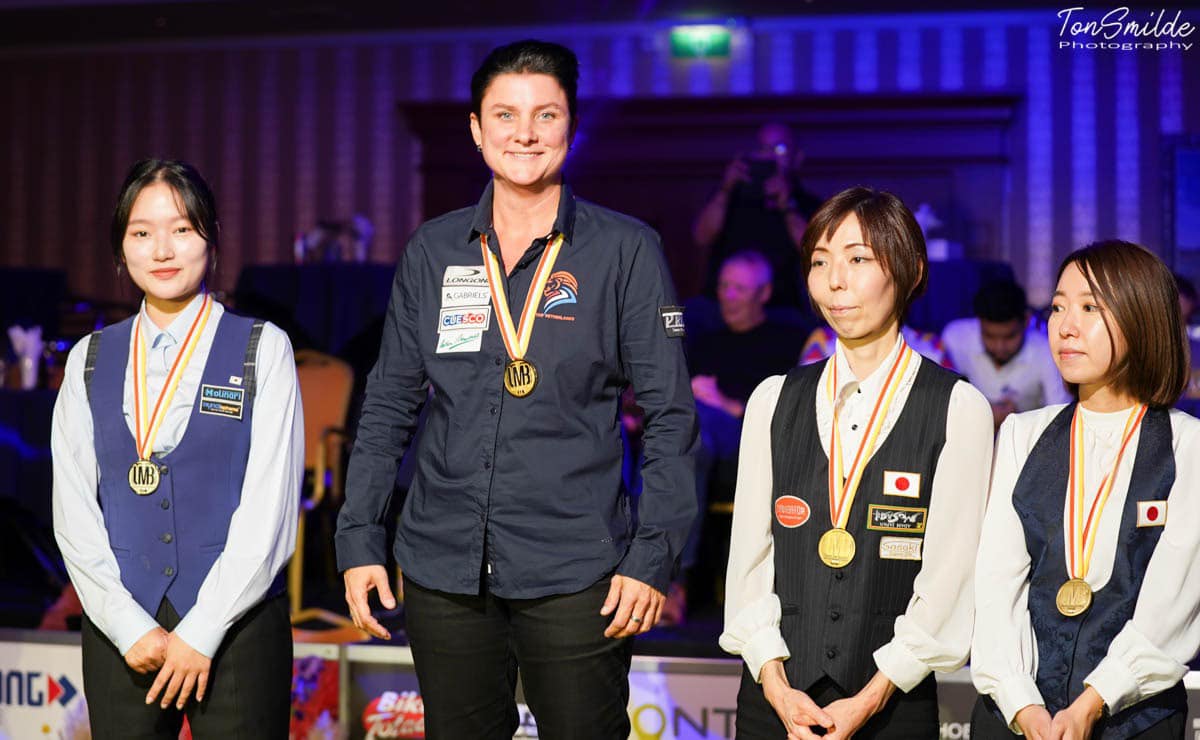 지난해 열린 세계선수권 입상자들. 왼쪽부터 은메달 한지은, 금메달 클롬펜하우어, 동메달 니시모토 유코·