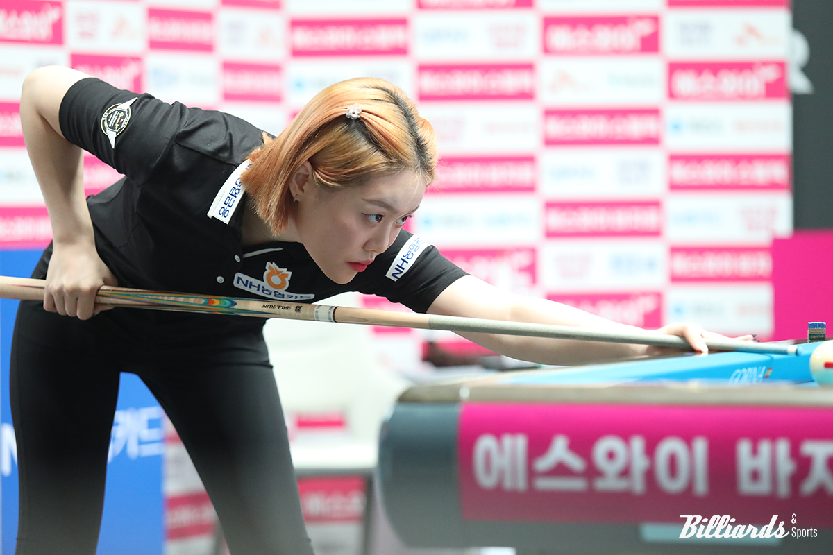 김보름을 25:11(26이닝)로 꺾고 32강 진출에 성공한 김보미