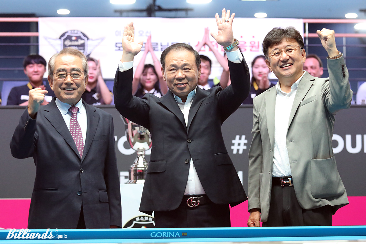 개회식에 참석한 PBA 김영수 총재(좌)와 에스와이 바자르 홍성균 구단주(가운데), PBA 장상진 부총재(우).