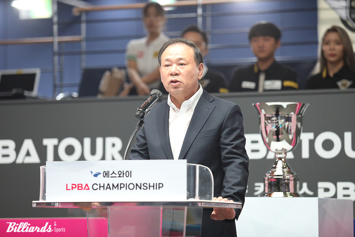 환영사를 전하는 에스와이의 홍성균 구단주.