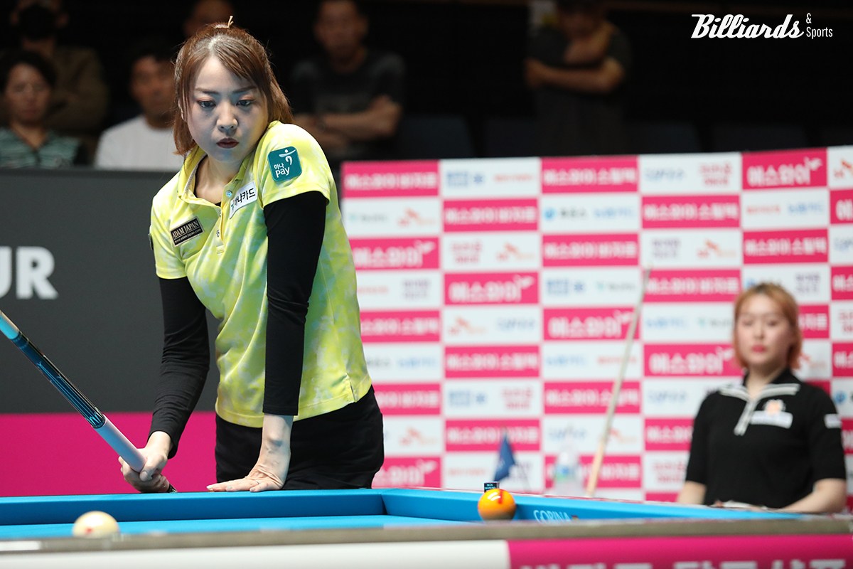 사카이 아야코가 극적인 역전승으로 김보미를 꺾고 준결승에 올랐다.