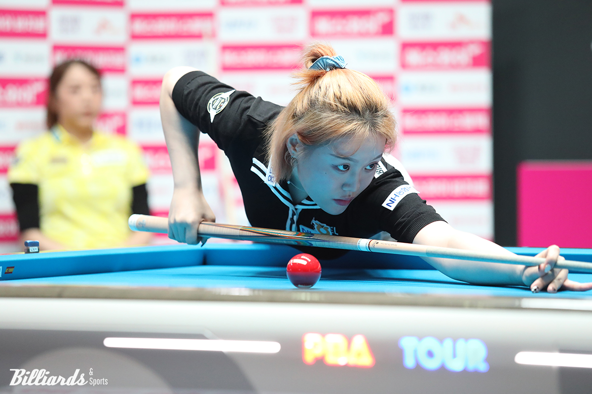 8강전에서 먼저 두 세트를 선취한 김보미는 사카이 아야코의 추격을 막지 못해 4강 진출에 실패했다.