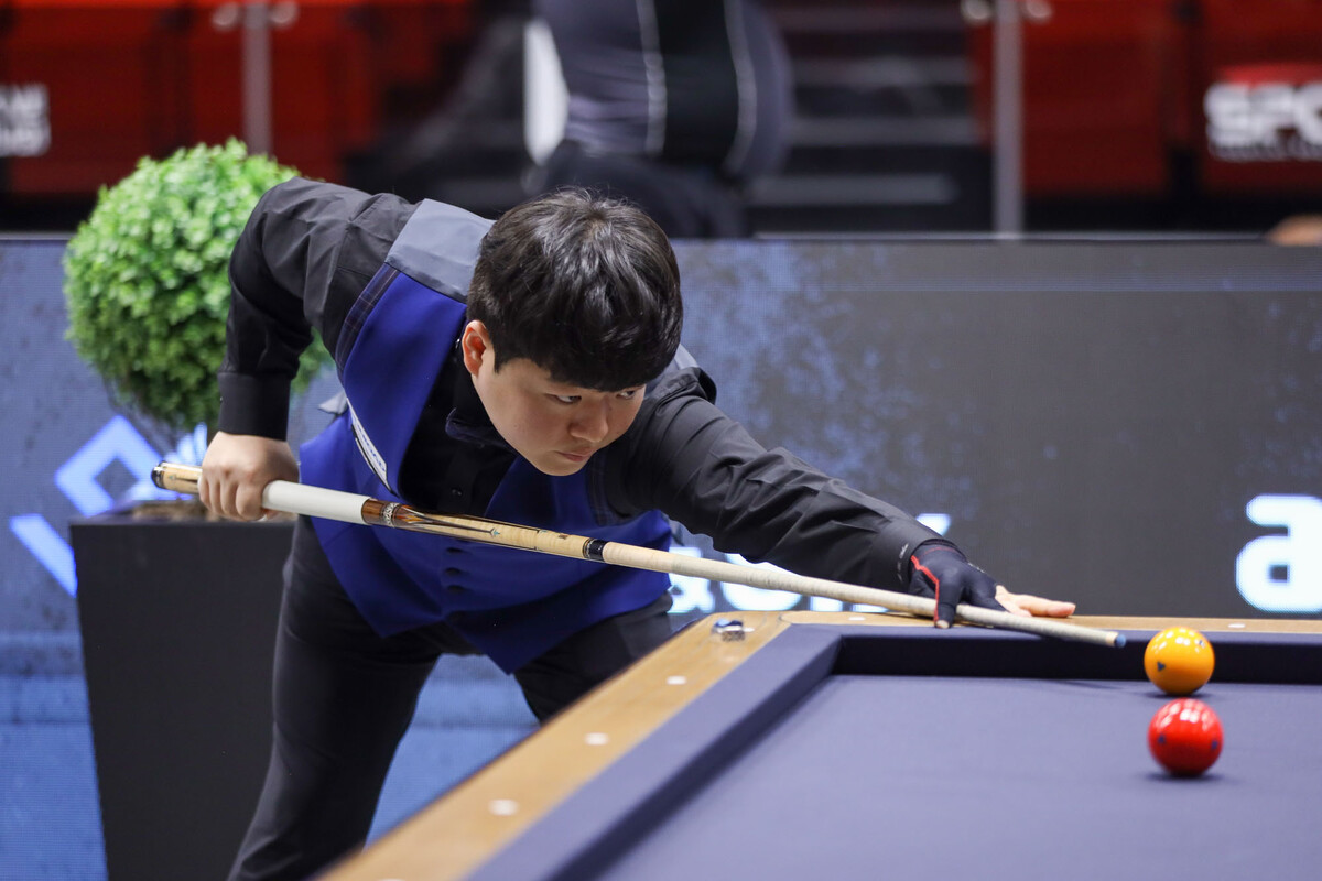 '제75회 세계3쿠션선수권대회'에 출전한 한국의 조명우(서울시청-실크로드시앤티)가 7일 새벽 3시에 열린 첫 경기에서 승리를 거두고 32강 본선행의 청신호를 켰다. 