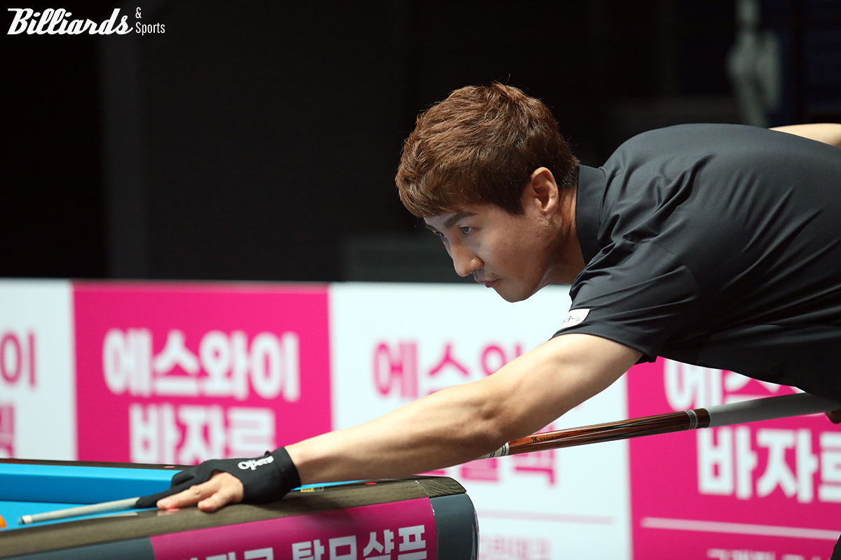 박기호가 프로당구 4차 투어 '에스와이 PBA 챔피언십' 16강에서 이상대(웰컴저축은행)를 3-1로 꺾고 8강에 진출했다.