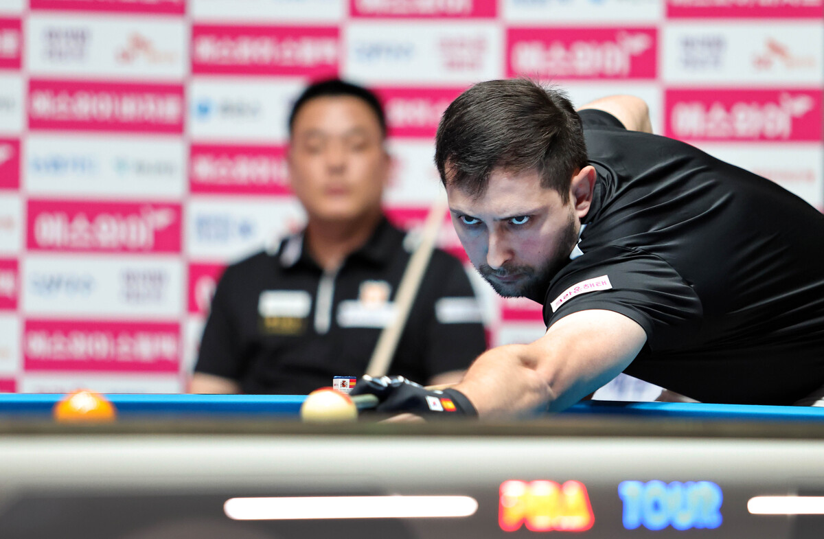 다비드 마르티네스(크라운해태)가 4차 투어 '에스와이 PBA 챔피언십' 8강전에서 조재호(NH농협카드)를 세트스코어 3-0으로 누르고 준결승에 진출했다.  사진=PBA 제공