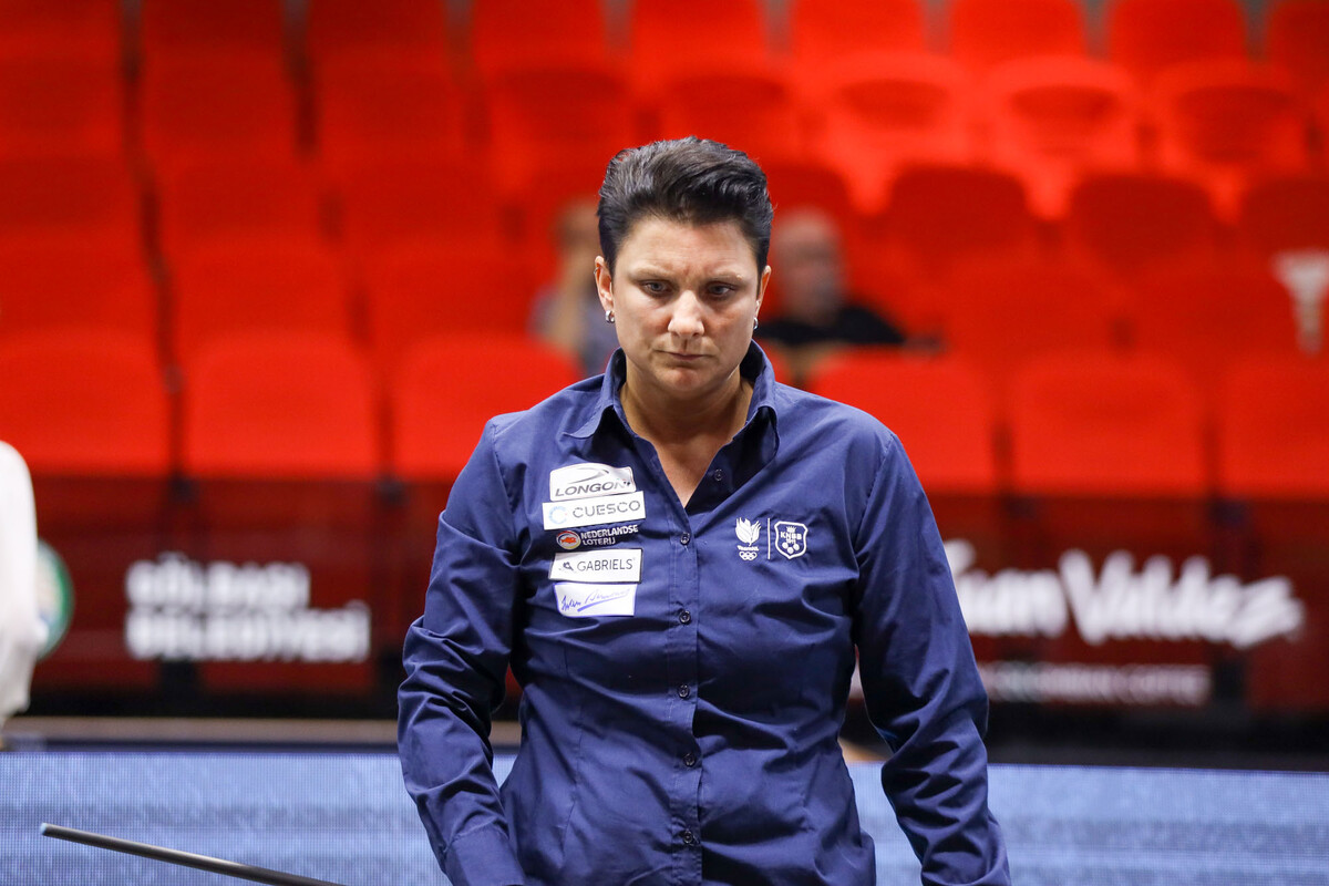 '현 세계챔피언' 테레사 클롬펜하우어(네덜란드)가 '제11회 세계여자3쿠션선수권대회' 조별리그 첫 경기에서 한국의 18살 김하은(충북)에게 패배를 당했다.  사진=파이브앤식스 제공