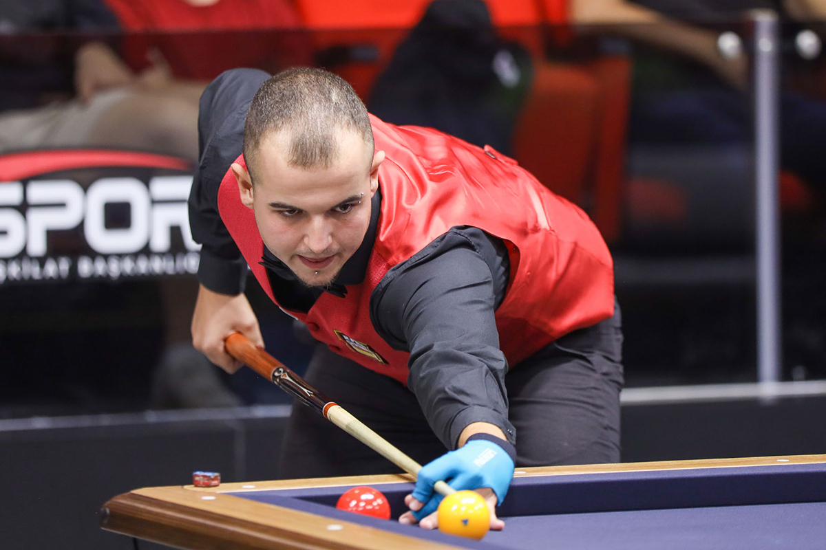 준결승에서 오명규와 대결 중인 다니엘 사인스 파르도.