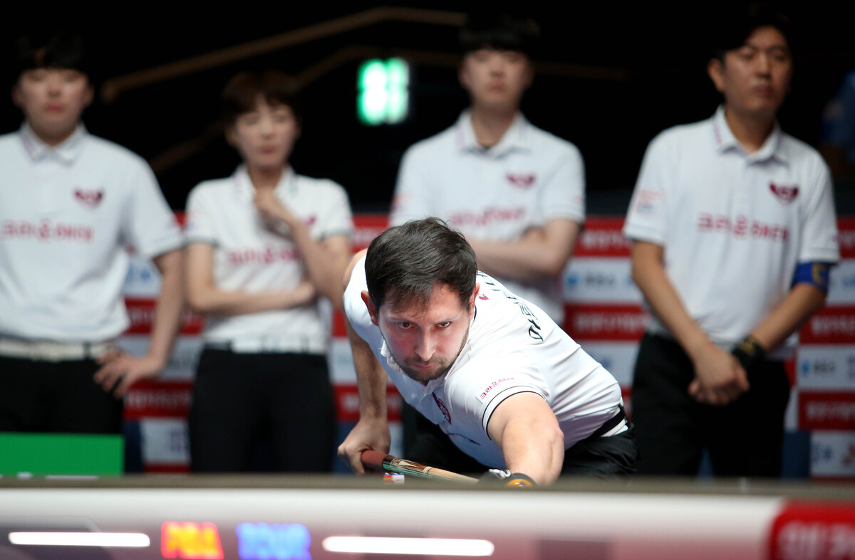 크라운해태는 다비드 마르티네스(스페인)가 5세트를 승리하며 3-2 역전에 성공했다.