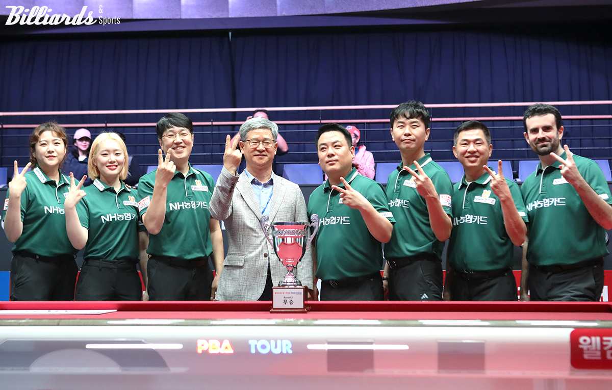 우승 후 기념촬영. NH농협카드 윤상운 구단주(가운데)와 선수들