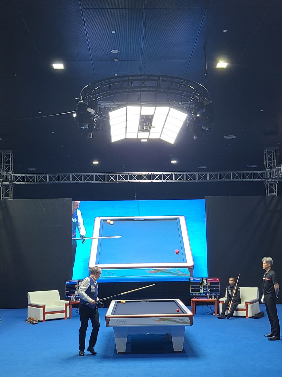 이벤트 경기에서 쩐뀌엣찌엔(베트남)과 대결하는 야스퍼스. 사진=딕 야스퍼스 제공