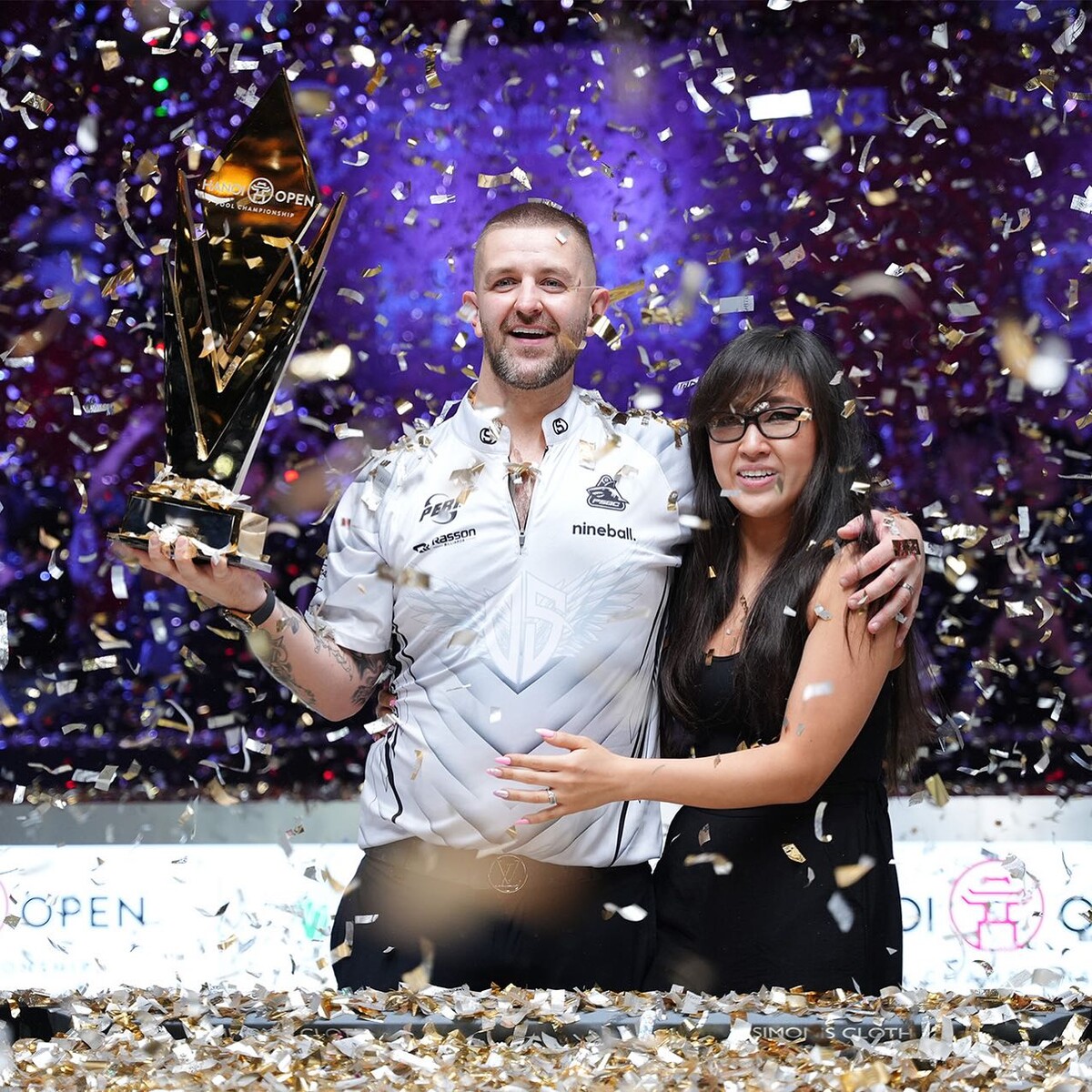 '하노이 오픈 풀 챔피언십' 우승자인 제이슨 쇼와 그의 아내인 한국인 아라 쇼.  사진=매치룸멀티스포츠 제공