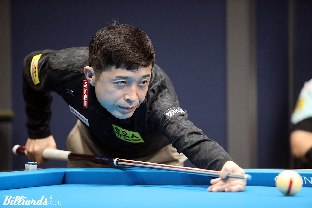 김봉철은 두 세트를 내주고 0 대 2에서 2 대 2를 만든 다음 승부치기를 세 차례나 시도한 끝에 김원섭을 꺾었다.