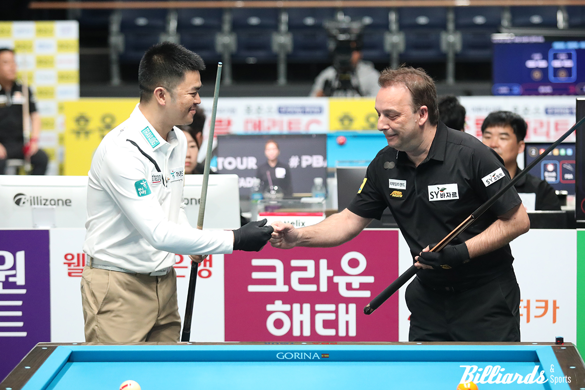 64강전 시작 전 인사를 나누는 응우옌꾸옥응우옌과 다니엘 산체스. 사진=고양/김민영 기자