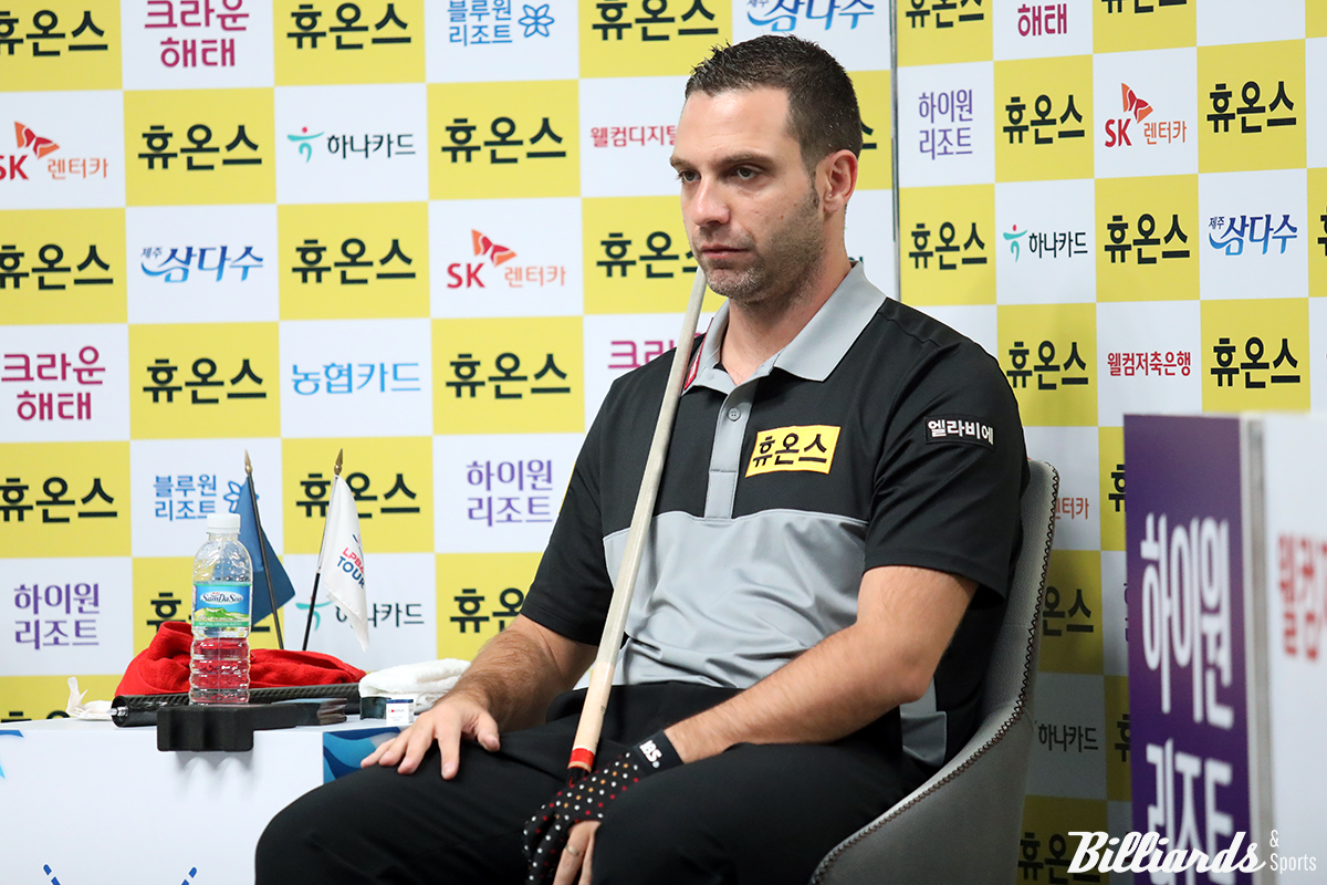 16강전에서 응우옌득아인찌엔과 대결하는 하비에르 팔라존(휴온스).