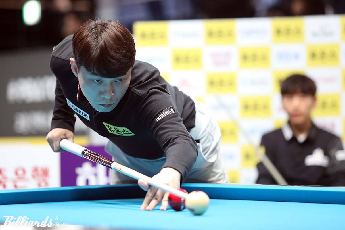 최성원은 16강전에서 먼저 한 세트를 따고 다음 세트를 내줘 2-2 동점이 되면서 5세트에서 승부를 가렸다.