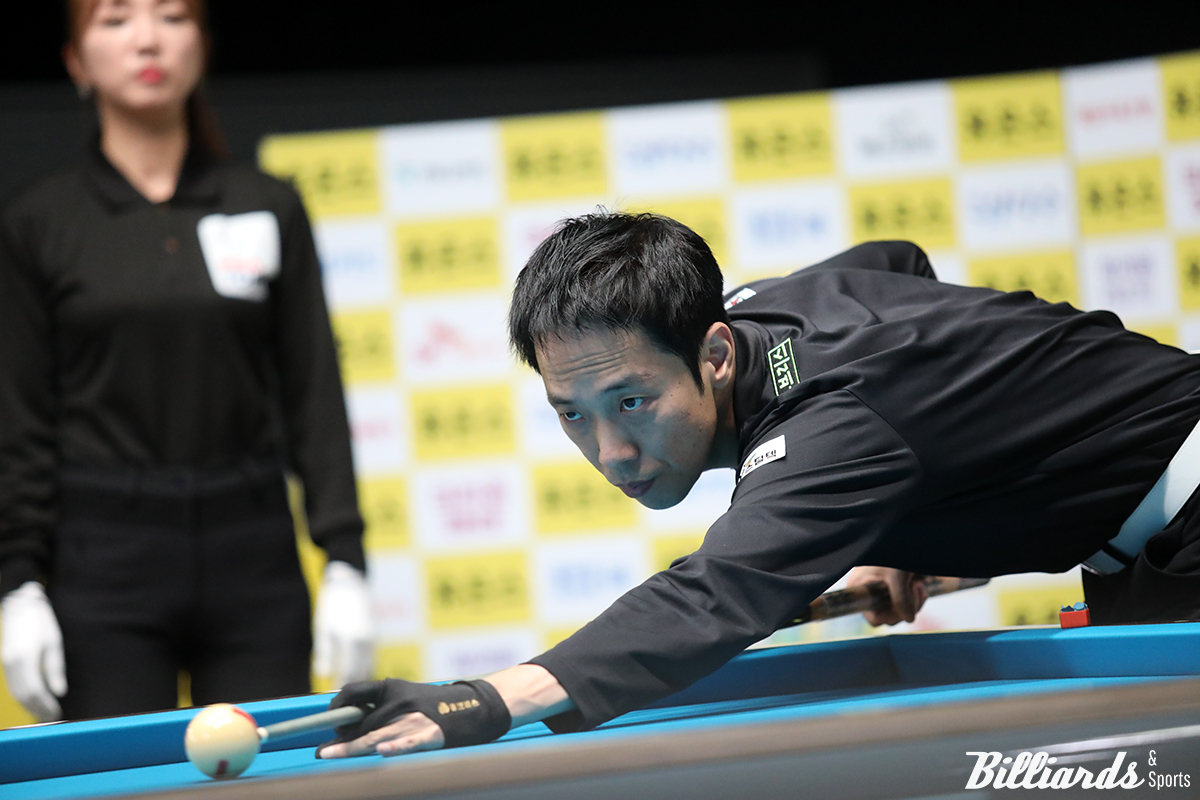 5세트에서 1점 차로 모리에게 아깝게 패한 박인수.