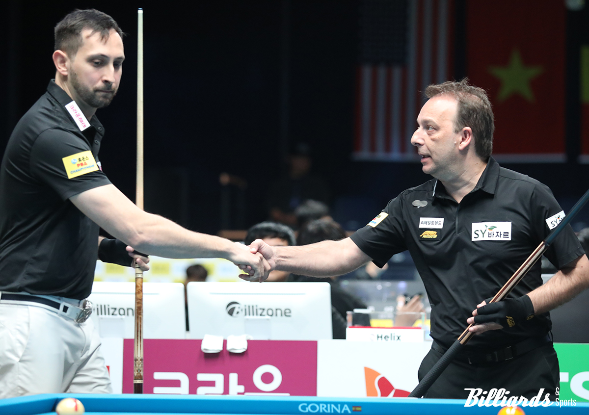 32강 경기 전 악수를 나누는 다비드 마르티네스와 다니엘 산체스. 사진=고양/이용휘 기자