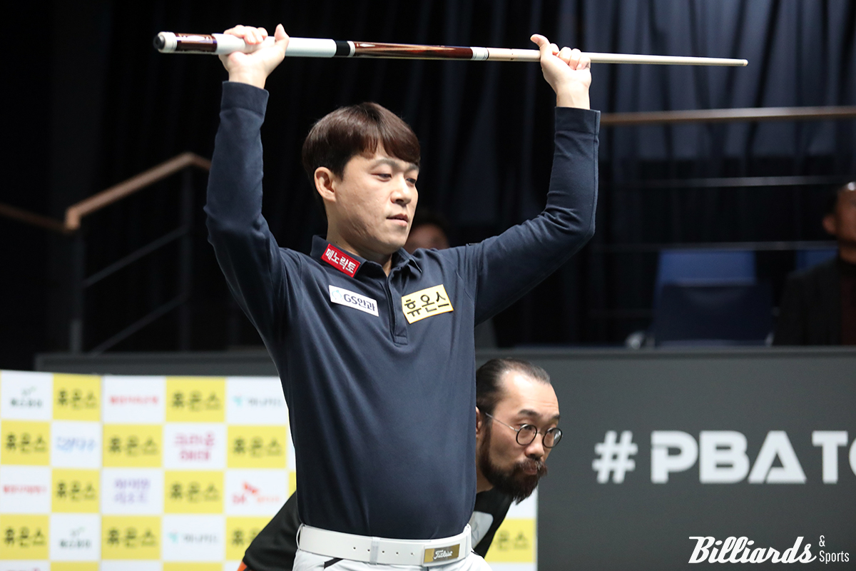 '승부사' 최성원(휴온스)이 프로당구 데뷔 후 5번째 투어에서 준결승에 진출했다. 최성원은 29일 열린 '휴온스 PBA 챔피언십' 8강전에서 박광열을 세트스코어 3-2로 어렵게 꺾었다.   사진=고양/이용휘 기자