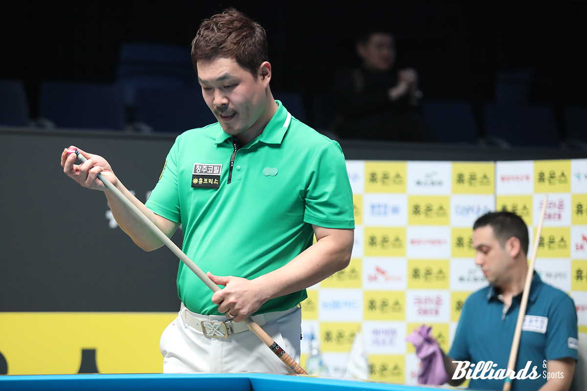 다비드 사파타와 8강전 대결 중인 이상용. 사진=고양/이용휘 기자