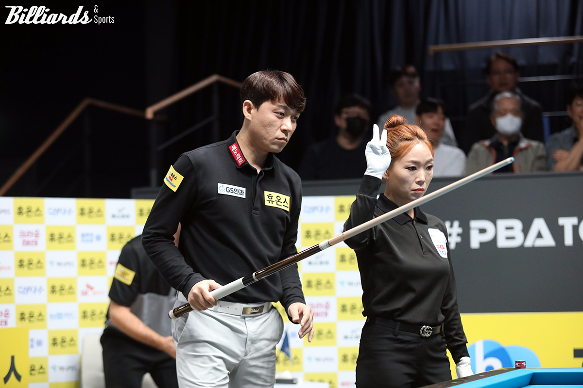 최성원이 마지막 매치포인트를 포뱅크 샷으로 시도하는 장면. 최성원은 이번 결승전에서 뱅크 샷을 14개나 성공시켜 역대 두 번째 기록도 세웠다.