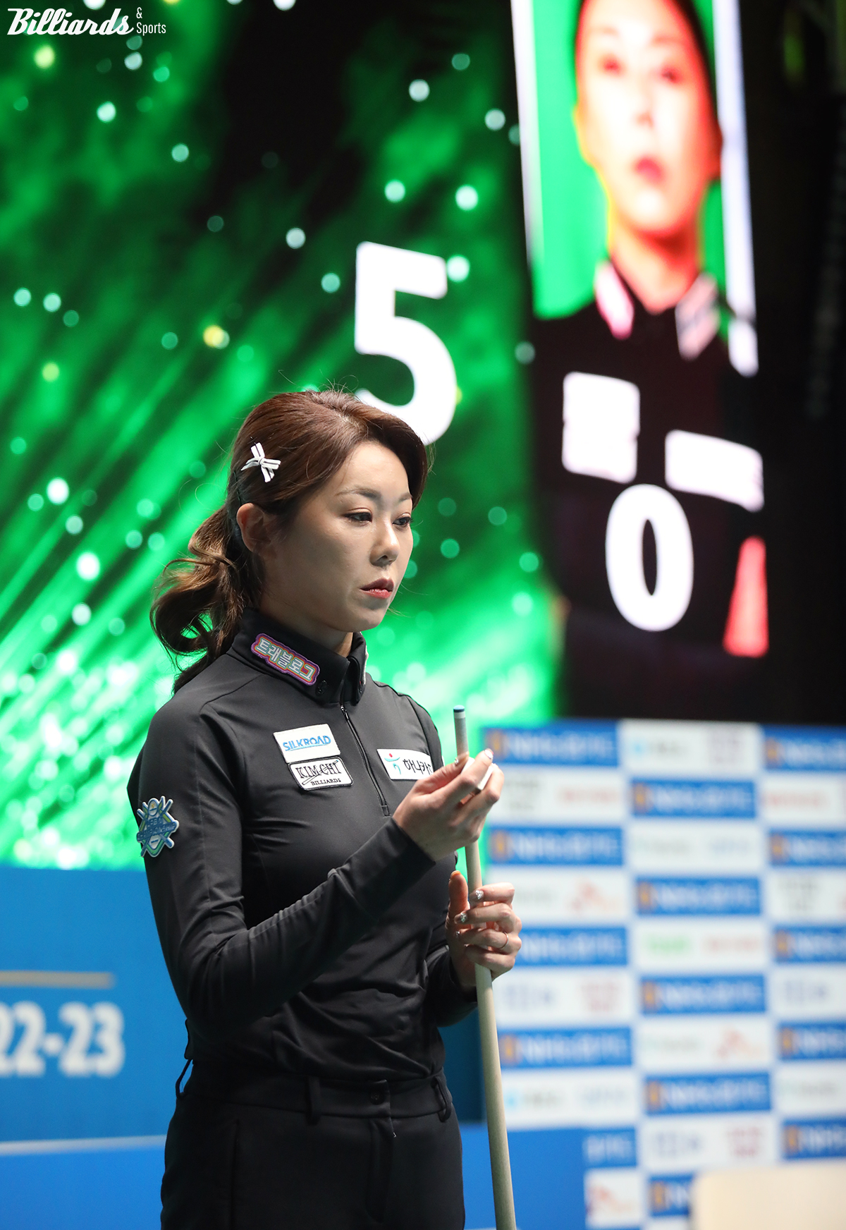 지난 시즌 NH농협카드 LPBA 챔피언십에서 머리에 리본을 단 채 경기에 출전한 김가영. 당시 우승으로 김가영은 이번 대회에서 프로당구 최초로 '대회 3연패'와 LPBA 최다승 '통산 7승'에 도전한다. 